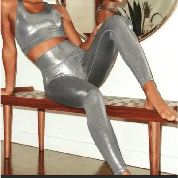 AllFENIX Leggings Size Medium Liquid Silver 7/8 Length Pants - Picture 10 of 10